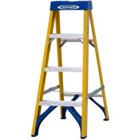 Werner Fibreglass Stepladder 4 Tread 7160418