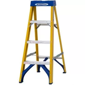 Werner Fibreglass Stepladder 4 Tread 7160418